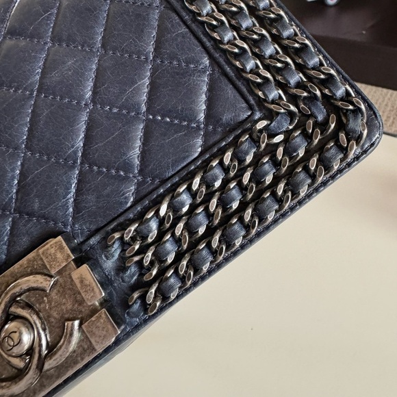 Gorgeous Authentic Chanel Boy Bag Medium Glazed Calfskin Navy Blue Chain Purse - Picture 17 of 17